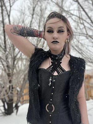 My grip is like the bitter cold, is it my turn to take control? 🫦🖤