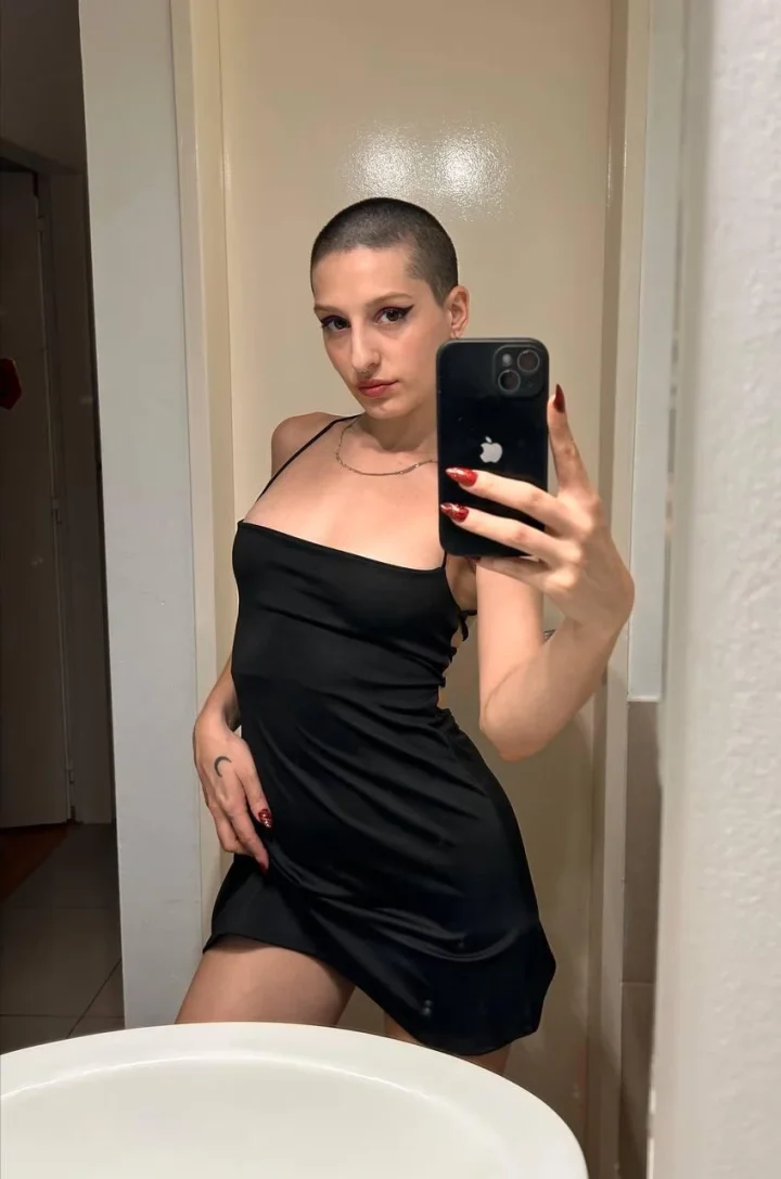 Ready to give you the hottest date ever – Sleeveless picture of Valen (@pixiespicy)