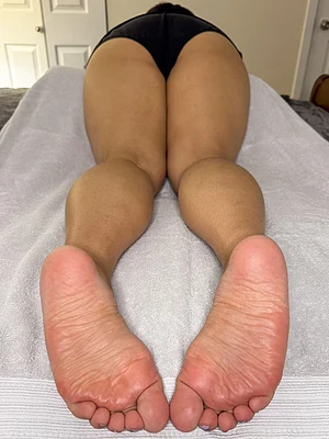 I’ve heard, putting my thicc Asian soles at the foot of the bed brings out all the little feet lickers. Is that true? 🤭😈